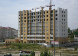 В Камышине на третьем городке строители возвели высотку