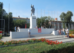 Партии обрушили на головы камышан региональные выпуски газет-агиток