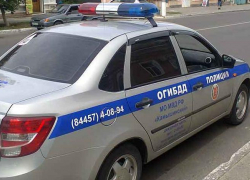 В Камышине нетрезвый водитель вылетел с дороги недалеко от кранового завода - и ничего!