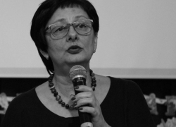 В Волгограде простятся с учителем, которая умерла на церемонии вручения аттестатов