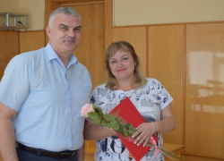 В зал заседаний администрации Камышина для поздравлений пригласили бизнесменов от торговли 