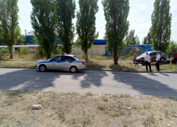 В Камышине полицейские разбираются с 18-летним "гонщиком" без прав (ВИДЕО)