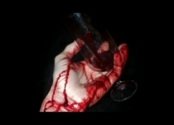 17-летнюю подругу кавалер-ревнивец резал ножом в кустах, но девушка выжила