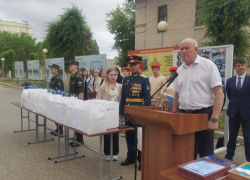 В Камышине спикер гордумы Владимир Пономарев выступил на плацу