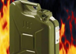 За отказ вернуться в статус жены экс-супруг вознамерился сжечь возлюбленную заживо