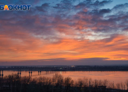 Пострадали пять жилых домов, улицы засыпало осколками: Волгоградская область подверглась ночной массированной атаке ВСУ, - "Блокнот Волгограда"