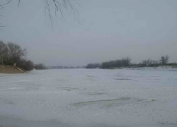 Водолазы, искавшие в Ахтубе тело рыбака, подняли со дна сразу двух утонувших - родных братьев