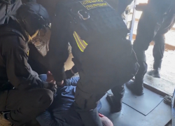 Как в Камышине спецназ положил "лицом в пол" вымогателей (ВИДЕО)