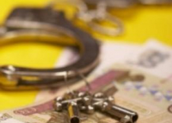Консультант инспекции Госжилнадзора решил "заработать" на своей должности