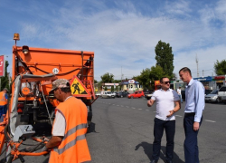 Ноу-хау: в Камышине начали ремонтировать дороги с помощью пневмонабрызга	