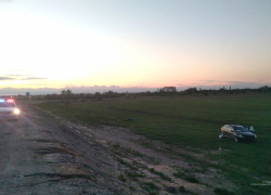 На московской трассе "Опель" 50-летней дамы за рулем улетел на обочину, водитель в больнице