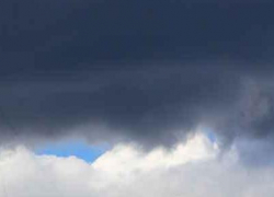 В Волгограде беспилотник врезался в высотку в центре города