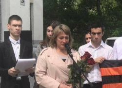 В Камышине на здании колледжа открыли мемориальные доски героям СВО Сергею Фоменко, Никите Алексееву, Андрею Мочешникову