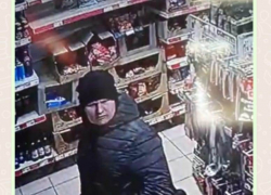 В Камышине полиция разыскивает вора, "засветившегося" в сетевиках "Магнит" и "Пятерочка"