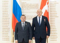 Спикера Камышинской гордумы Владимира Пономарева губернатор наградил медалью ордена, за какие конкретно заслуги - пока не уточняется