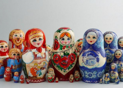 Жители Камышина увидят матрёшек и современных расписных кукол