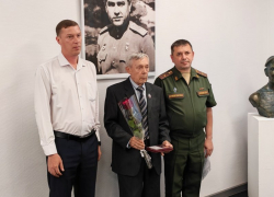 Бывшему главному санитарному врачу Камышина Виктору Семенову вручили медаль "За помощь и милосердие"