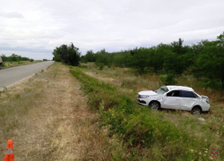 На "отвилке" трассы между Камышином и Волгоградом с дороги улетела "Гранта"