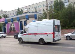 В Камышине рабочий сорвался с промышленного чердака и скончался на месте