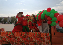 Вслед за камышинским фестивалем "в красном" сегодня стартовал и среднеатубинский - помидорный (ВИДЕО)