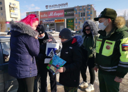 Ребята нарисовали водителям, как вести себя у пешеходных переходов тем, кто за рулем