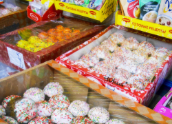 В Камышине заранее начали торговать пасхальными куличами