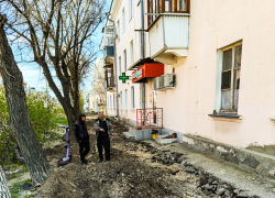 "Дошли наши молитвы до Бога!": в Камышине начали обновлять искореженный тротуар на улице Молодежной, жители счастливы