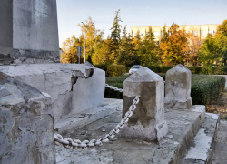 "Как вид обелиска на площади в Камышине сочетается со стелой «Рубеж Сталинградской доблести», в администрации Камышина не захотели комментировать"