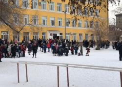 Срочная эвакуация началась в школах областного центра из-за электронных угроз