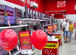 В Камышине в ТЦ "Победа" в эти минуты идет праздничная распродажа по поводу открытия большого магазина бытовой техники и электроники