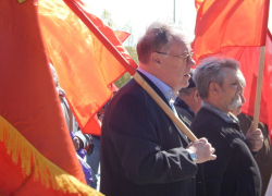 "Первомай полощется в наших знаменах; ура, товарищи!" - коммунисты Камышина провели митинг на площади Павших борцов