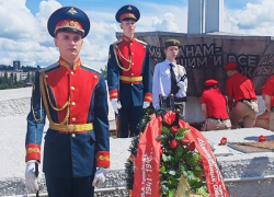 В Камышине прогремели залпы оружейного салюта в День памяти и скорби