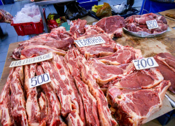 Первые дни работы мясного павильона на центральном рынке показали камышанам: цены не "дрогнули"