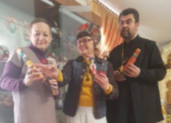 Известная камышинская художница-"кукольница" Елена Вернидубова провела экскурсию по музею игрушек при Никольском соборе