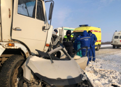 Кошмарное массовое ДТП, в котором КАМАЗ раздавил легковушку, произошло на московской трассе в Волгоградской области