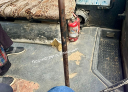 Эти "рыдваны" ещё долго будут колесить? - по сети гуляет фото шокирующей камышинской маршрутки -развалюхи