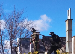 В Камышине пожарным пришлось тушить хозпостройку на улице Волго-Дон