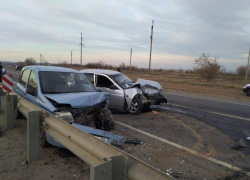 Молодой пьяный водитель под Камышином врубился в иномарку камышанки-пенсионерки, перелетев через "сплошную"