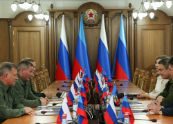 Андрей Бочаров проводит рабочие встречи в ЛНР