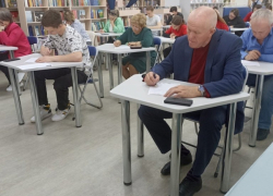 Любители писать диктанты в Камышине уже могут собираться "за парту"