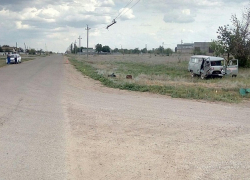 В Быково Волгоградской области "скорая" врезалась в ЛЭП и перевернулась, пострадавшие в больнице