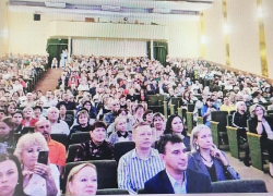 Глава Камышина рассыпался в комплиментах Дворцу "Текстильщик", но был ли сам мэр на восхитившем его концерте - неизвестно