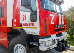 В Камышинском районе сгорели крыша дома и баня