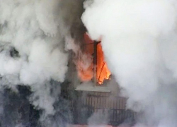 Жителей города Петров Вал в Камышинском районе перепугал дым и огонь из дома на улице Некрасова