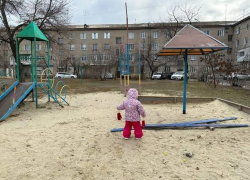 "Дети приходят и плачут оттого, что на игровой площадке все сломано", - камышанка