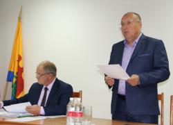 Неожиданно добровольно сложил свои полномочия председатель Камышинской районной думы