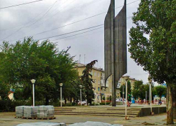 В Камышине начали завозить тротуарную плитку для реконструкции улицы Терешковой, окончание работ запланировано на ноябрь 