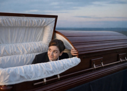 Чиновница в соседней с Волгоградской - Астраханской области 13 лет притворялась мёртвой, чтобы не сесть в тюрьму за коррупцию