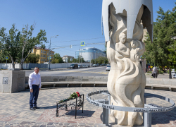 Губернатор Андрей Бочаров почтил память жертв массированной бомбардировки Сталинграда