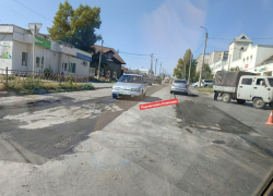 Камышане засняли, как в 5-м микрорайоне возобновили долгожданный дорожный ремонт
